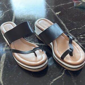 Lucky Brand Black Sporty Sandals